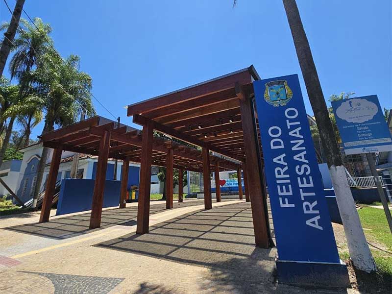 João Victor entrega novo espaço da Feira do Artesanato em Águas