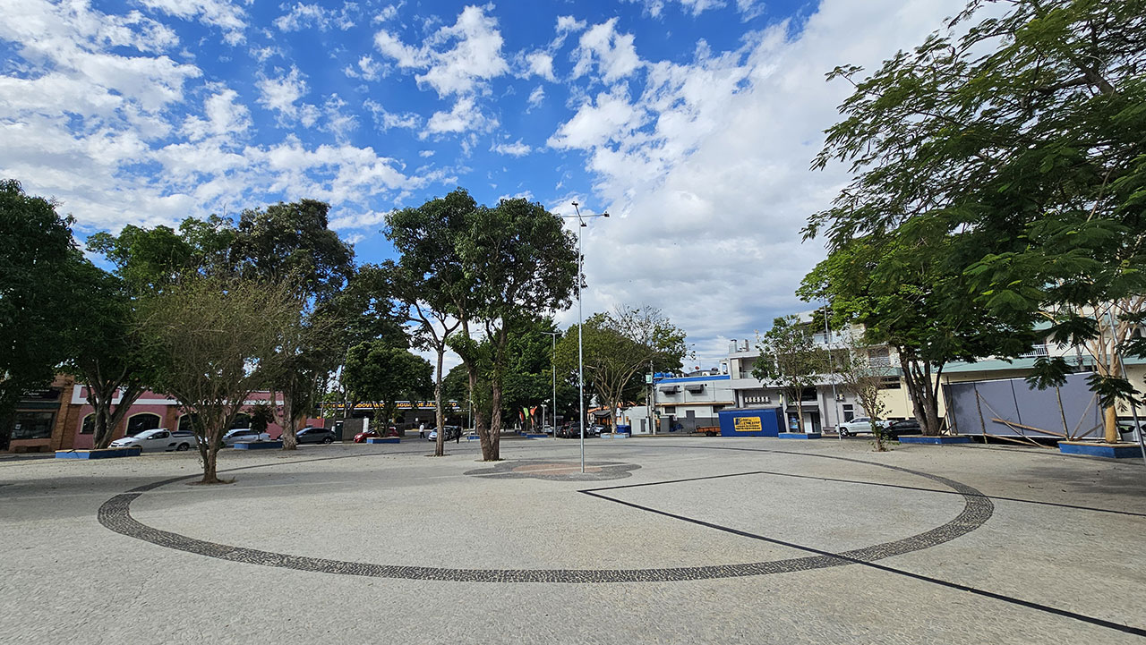 Prefeitura regulamenta uso da Praça dos Rouxinóis e mira projeto-piloto para fomentar comércio